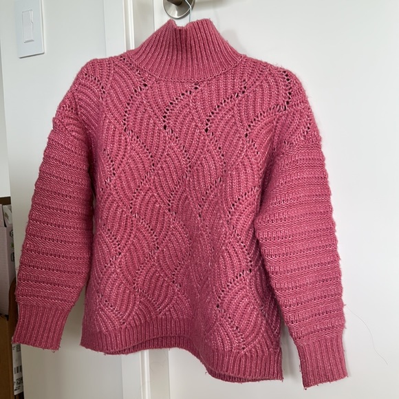 selling pink knitwear from reiss. Barely use and look new. Size xs-s - Picture 2 of 3